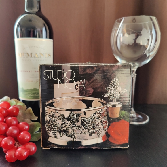 Studio Nova Other - Studio Nova "Gourmet" Wine Set | wine bottle coaster & fancy cork